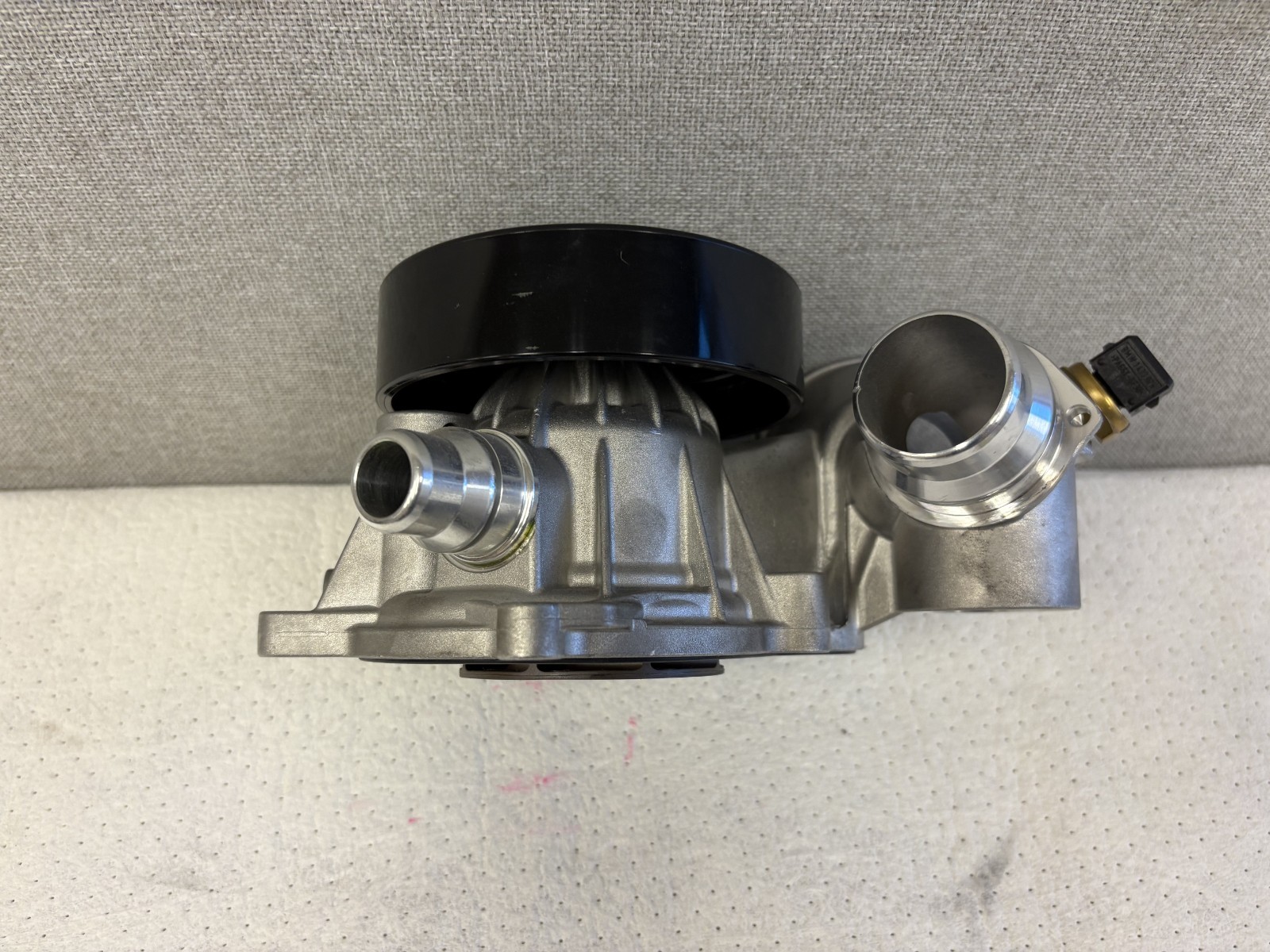 2010-2015 ROLLS ROYCE BMW F02 V12 6.0L Water Pump Assembly 11-51-8-657-284