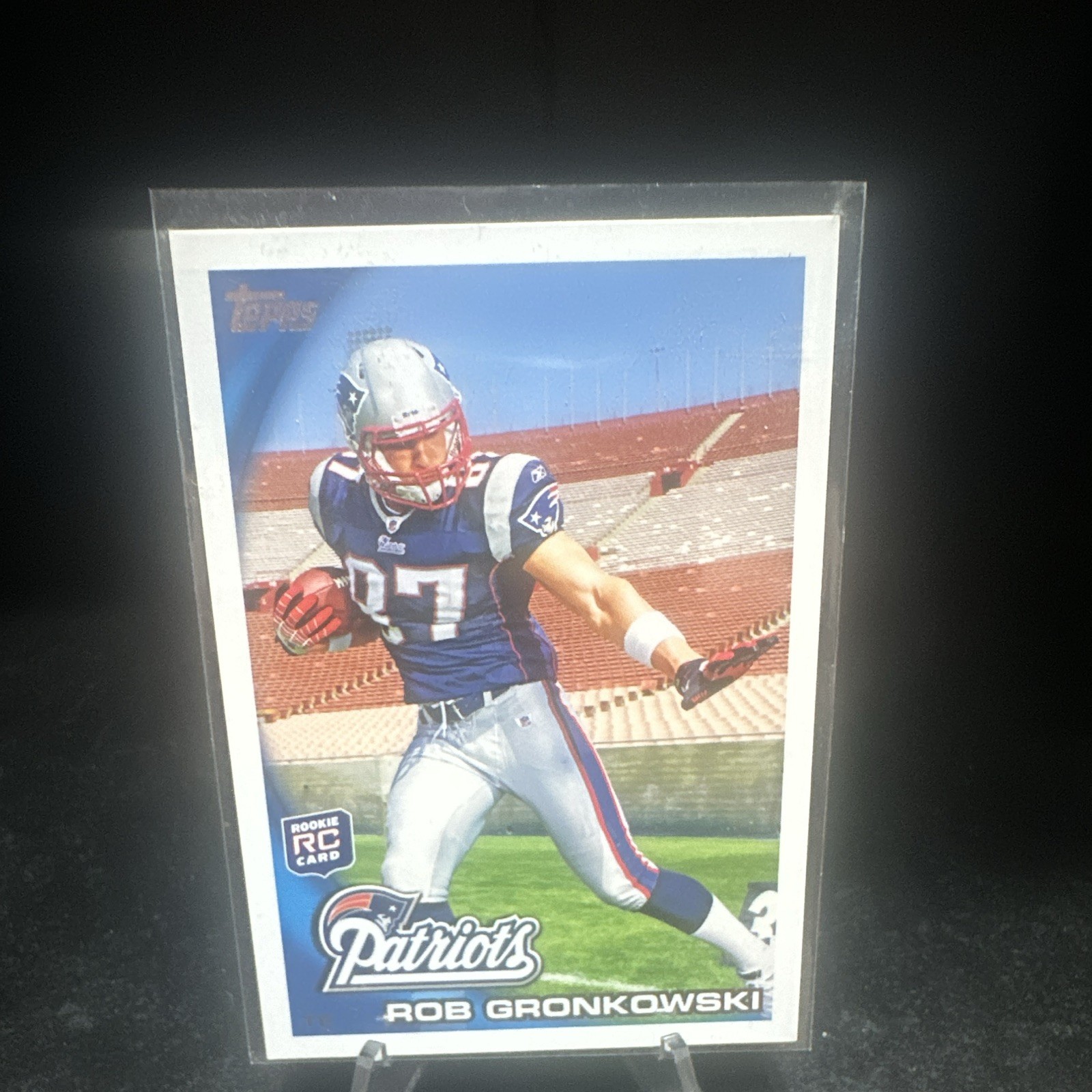 Topps 2010 Rob Gronkowski Patriots #148 Rookie Base Set Ball in Right Arm