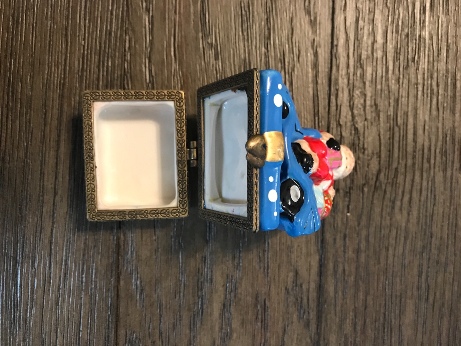 Darice Porcelain Christmas Gift Box Santa Claus in Car
