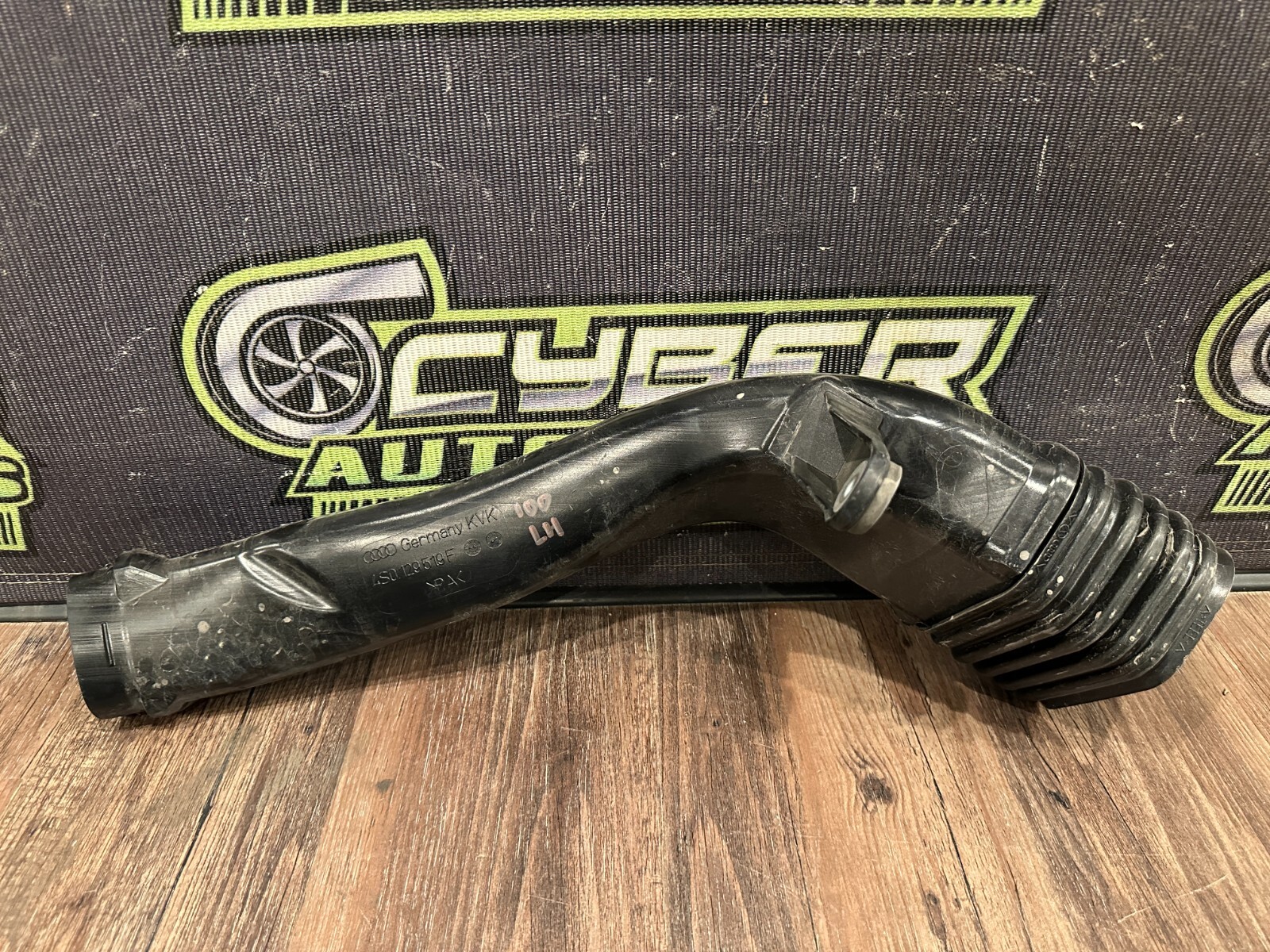 2017-18 AUDI R8 DRIVER LEFT AIR INTAKE DUCT TUBE OEM 4S0 129 519 F