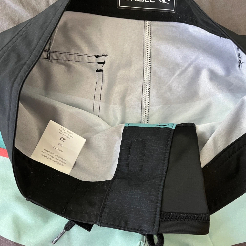 Lote Misto de Roupas O'Neill Surf Youth - Shorts Híbridos, Flanelas e Botões para Cima - G - Imagem 3 de 4