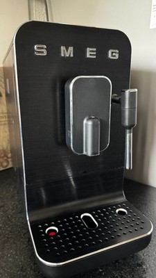 Espressomaschine Smeg 50 Style BCC02 Kaffeevollautomat schwarz