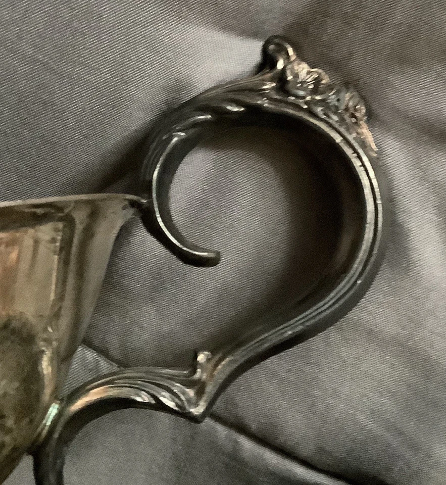 Barco de salsa enchapado en plata ornamentado de colección con placa ovalada adjunta/bandeja con borde de pastel Foto 3 de 4