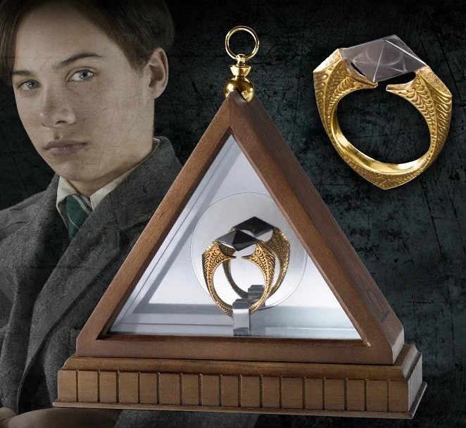 Bague de Gaunt Harry Potter horcruxe réplique exacte Noble Collection bijou magique de vitrine