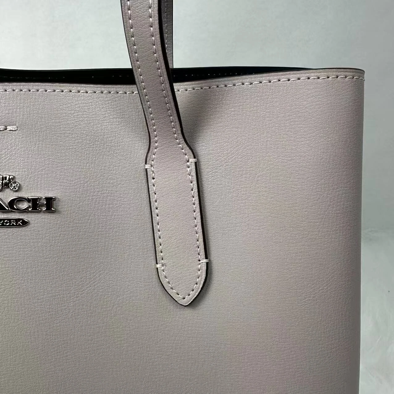 Coach Avenue tracolla a tracolla in pelle grigia doppia faccia F48733 nuova con etichetta