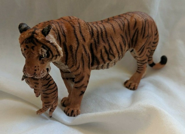 papo standing tiger