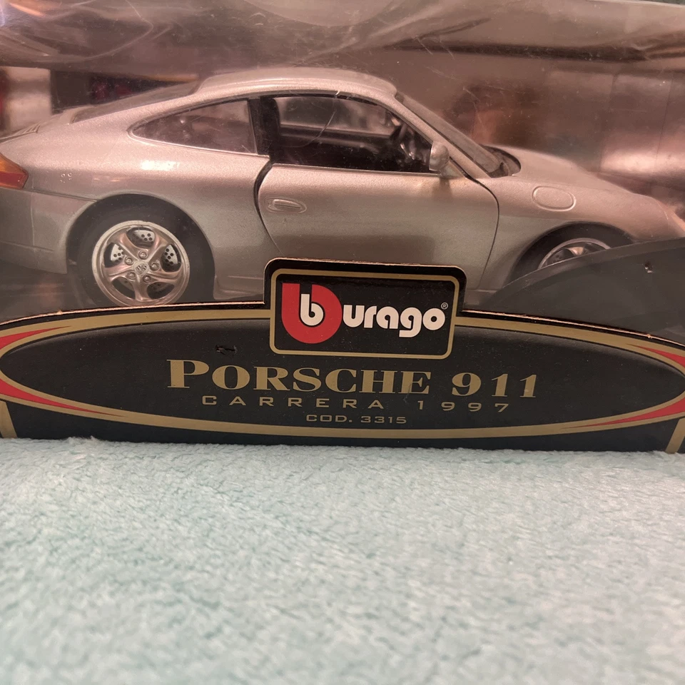 Bburago 1:18 Scale 1997 PORSCHE 911 Carrera Coupe COD 3315 Damaged box - Image 2 of 4