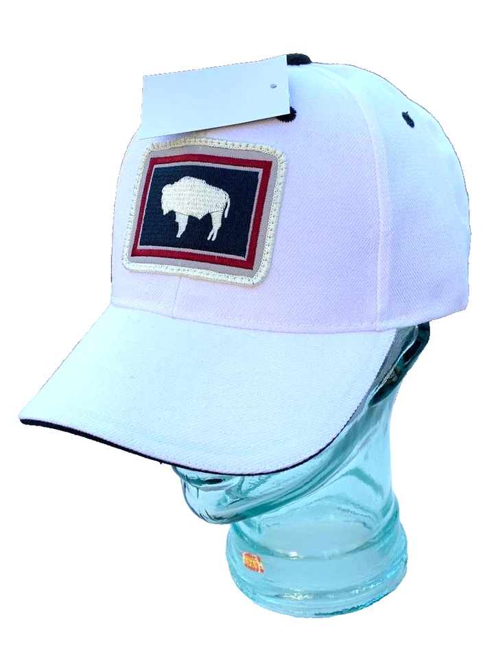 Gorra de béisbol blanca Buffalo con bandera del estado de Wyoming. Cubierta. OSFM. Foto 4 de 4