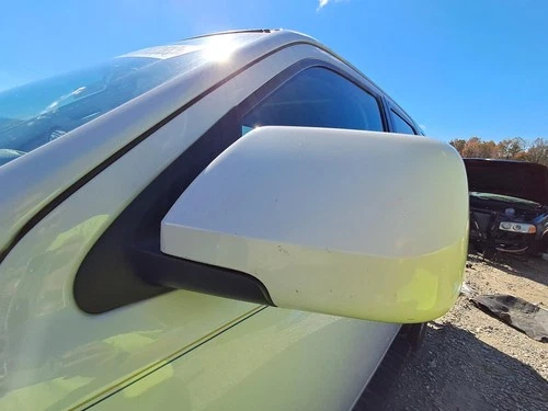 Used Left Door Mirror fits: 2010 Mercury Mariner Power dual image spotter glass