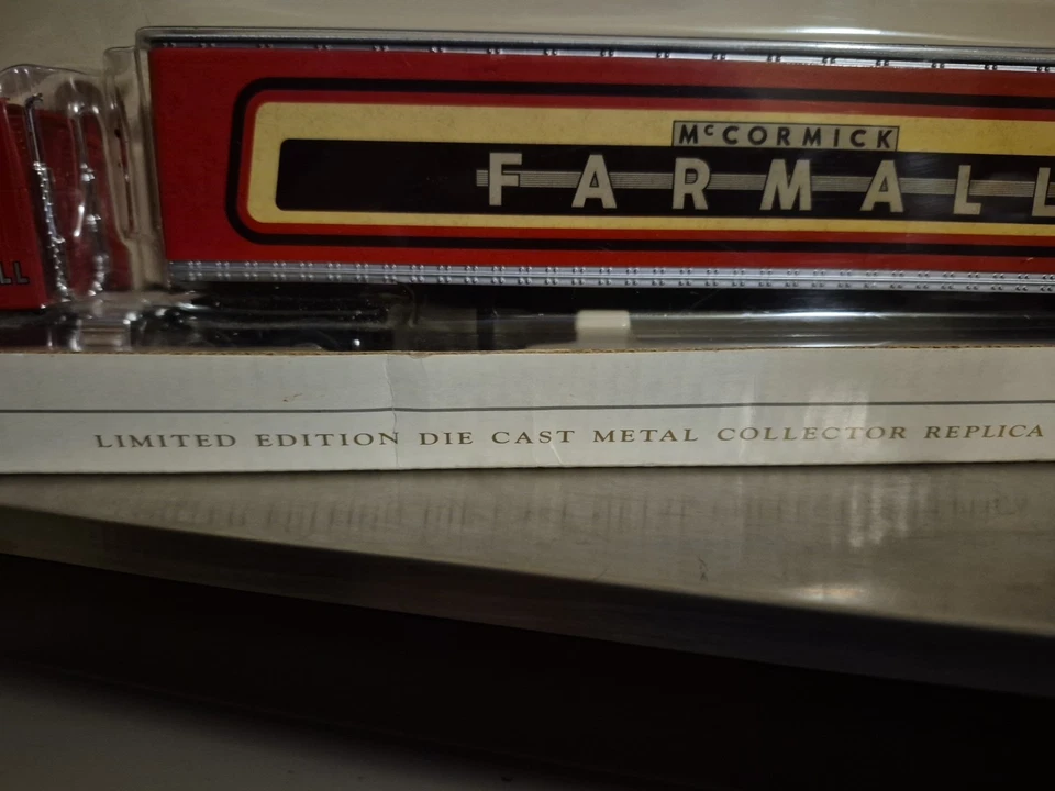 1:64 SpecCast Peterbilt 387 Diecast Semi McCormick Farmall Limited Edition NIB - Image 3 of 4