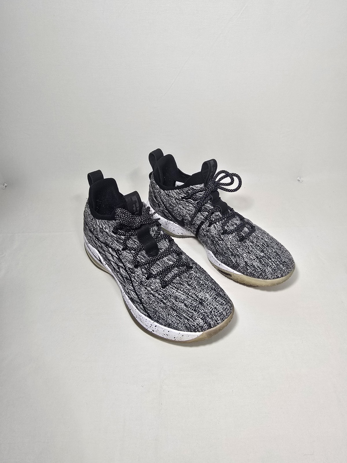 Nike LeBron 15 Mens Size 10.5 Low Ashes  Basketball Black Wh