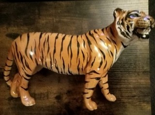 Großer Porzellan Tiger. Sehr guter Zustand.Keine Beschädigungen.30cm breit 19cm hoch.ca.