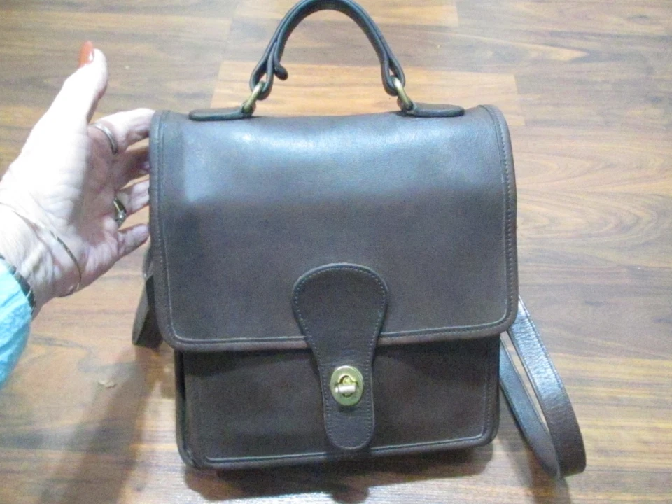 COACH 5130 VINTAGE DARK BROWN GLOVE LEATHER STATION CROSSBODY PURSE 1990'S - Image 4 of 4