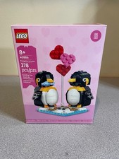 LEGO Penguins in Love Valentines Day Promo Se...