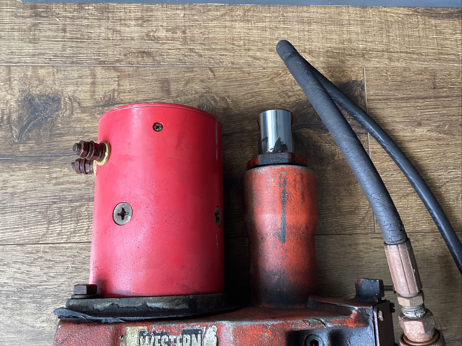 WESTERN ISARMATIC LIFT CONTROL MARK IIIA HYDRAULICS SNOW PLOW PUMP