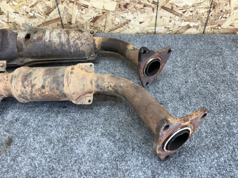 Tubo silenciador de escape colector OEM Toyota Land Cruiser Lexus LX470 1998-2007 Foto 2 de 4