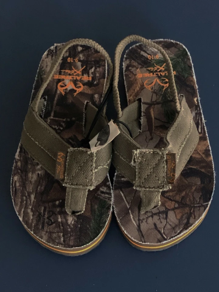 NEW Boy Toddler Size **5-6** or *7-8** REALTREE Camo Flip Flops Thong Sandals - Image 2 of 2