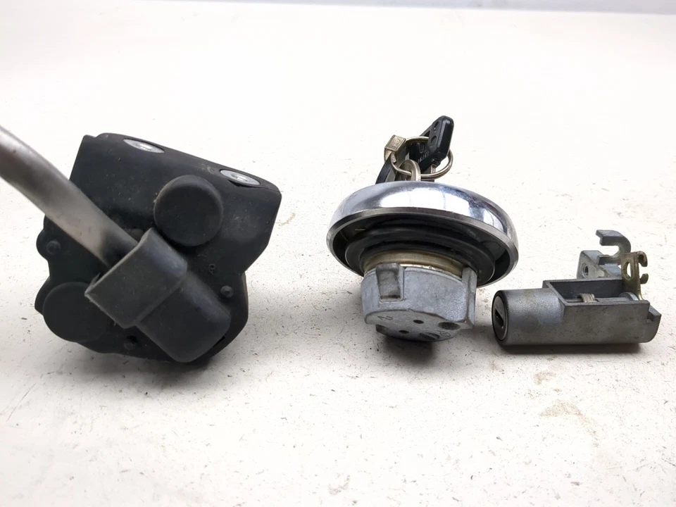 97-09 Yamaha Royal Star Tour Deluxe XVZ1300LT Lock Set Ignition Switch Cap & Key - Image 2 of 4