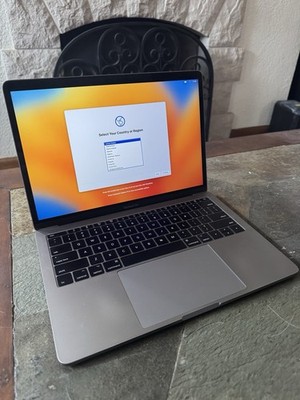 Apple MacBook Pro 13 in 2017 RetinaIntel Core i7-7660U 256GB NVMe