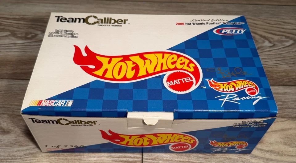 ЛИТАЯ МОДЕЛЬ PONTIAC GRAND PRIX КАЙЛ ПЕТТИ 1/24 КОМАНДНЫЙ КАЛИБР 2000 HOT WHEELS 620/2340 - Изображение 3 из 4