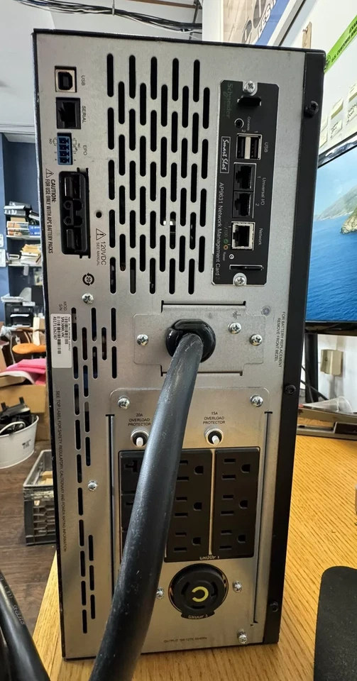 Unidad inteligente APC SMX3000LVNC X 3000 VA, 2700 W, rack/torre, 100-127 V, con tarjeta de red Foto 2 de 4