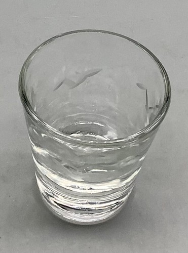 Vintage Clear Glass Shot Glass (3) Beautiful Etched Seagulls Collectible - Picture 5 of 10