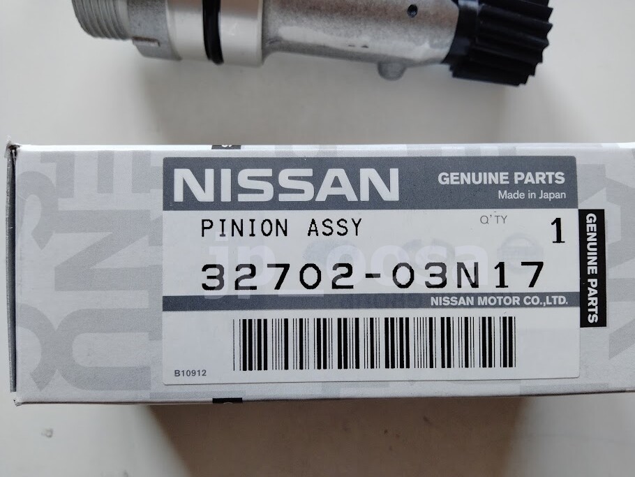 Nissan Pickup URVAN Atlas OEM Speedometer Pinion Gear 32702-03N17