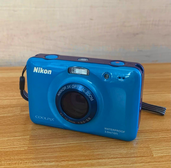 Nikon COOLPIX W100 Blue Waterproof Digital Camera 3x Zoom
