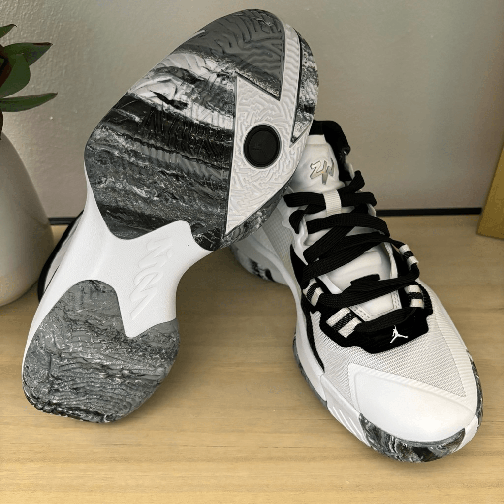 Nike Air Jordan Zion Williamson 1 Tb White Black Oreo Dc4208  display picture 3