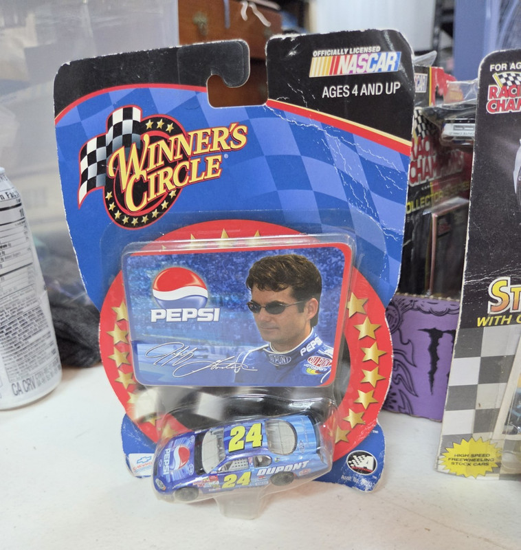 Winner's Circle 1:64 NASCAR Jeff Gordon #24 DuPont Pepsi Diecast Unopened