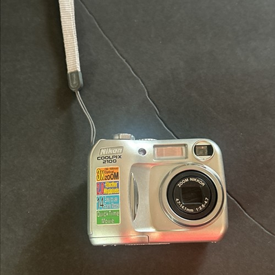 #ad Nikon Coolpix 2100 Digital Camera 3x Optical Zoom Silver parts only $10.00