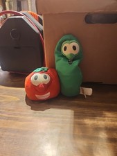 Veggie Tales Bean Bag Plush Bob the Tomato  Larry the Cucumber Blue Box 2006