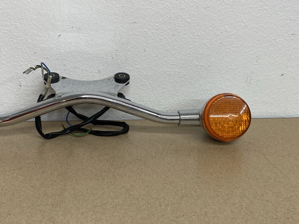 05-08 Kawasaki VN1600 Vulcan Nomad Front Turn Signal Lights Bar Chrome - Image 4 of 4