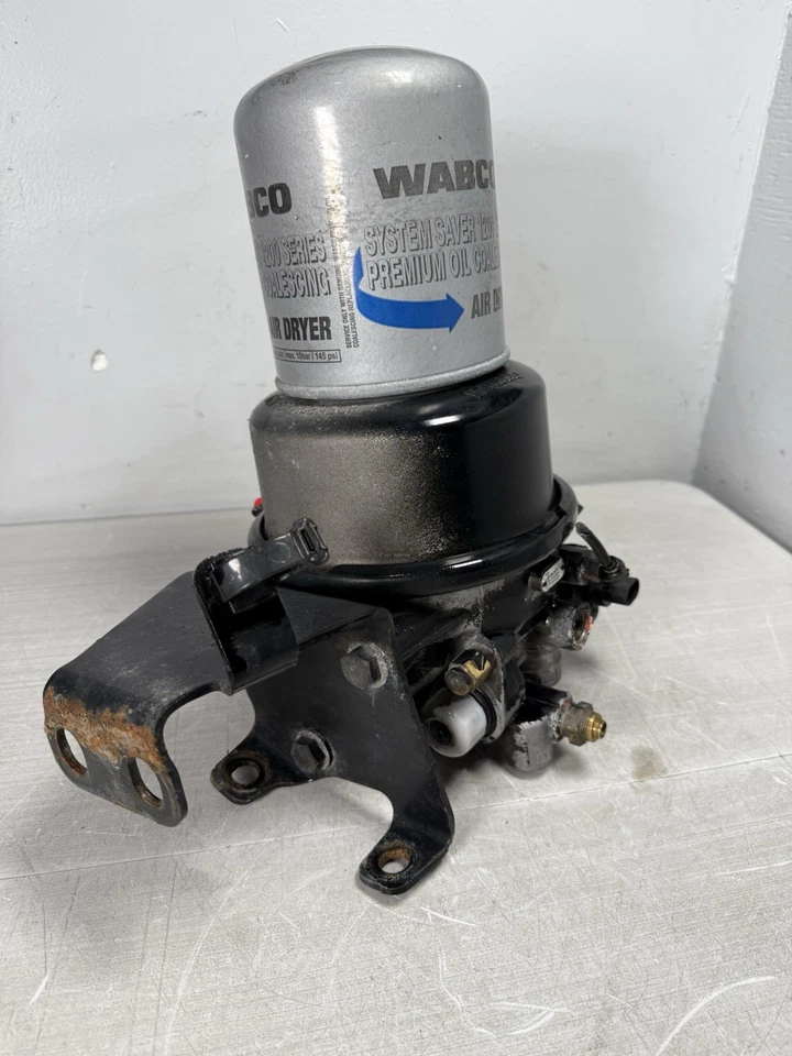 2023 FREIGHTLINER CASCADIA 4324801450 Wabco Air Dryer   1745 - Image 4 of 4