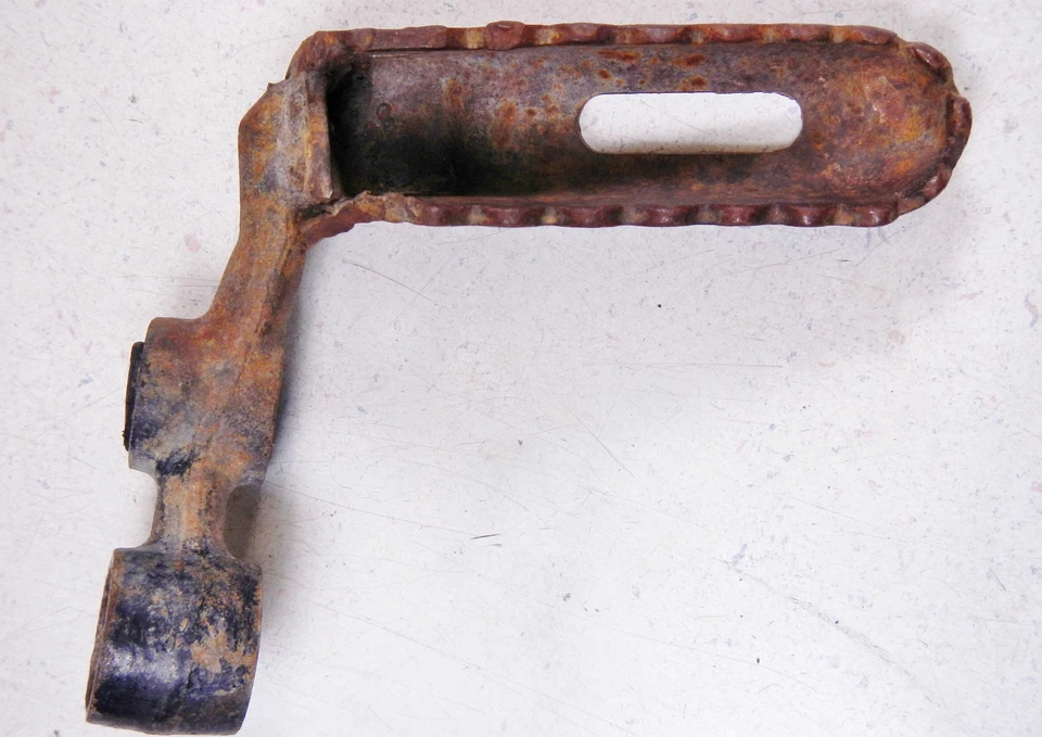 78 SUZUKI DR370 DR 370 ESTRIBO LATERAL DERECHO ESTRIBO Y SOPORTE Foto 2 de 4