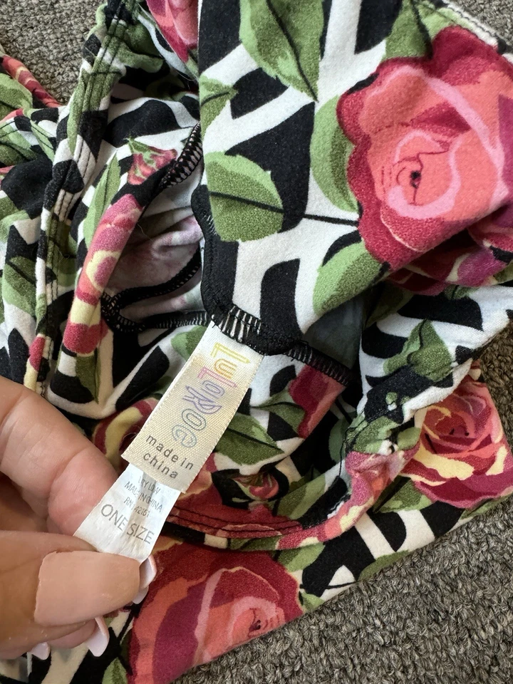 RARE Lularoe OS UNICORN Leggings Lattice Roses Black White Pink Soft One Size - Image 2 of 2
