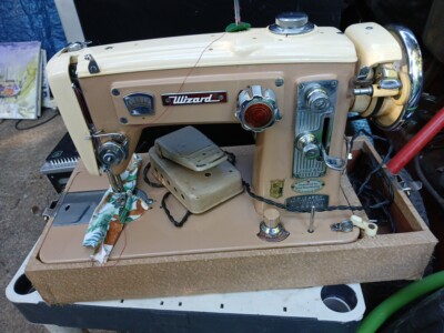 1950s WIZARD 2JC 8867 ZigZag Sewing Machine+Pedal +Carry