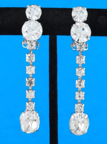 * 1970s - LONG VINTAGE CLEAR CRYSTALS / RHINESTONES SILVER TONE DANGLE EARRINGS