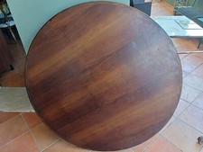 Tavolo rotondo. D'epoca. In legno di noce.