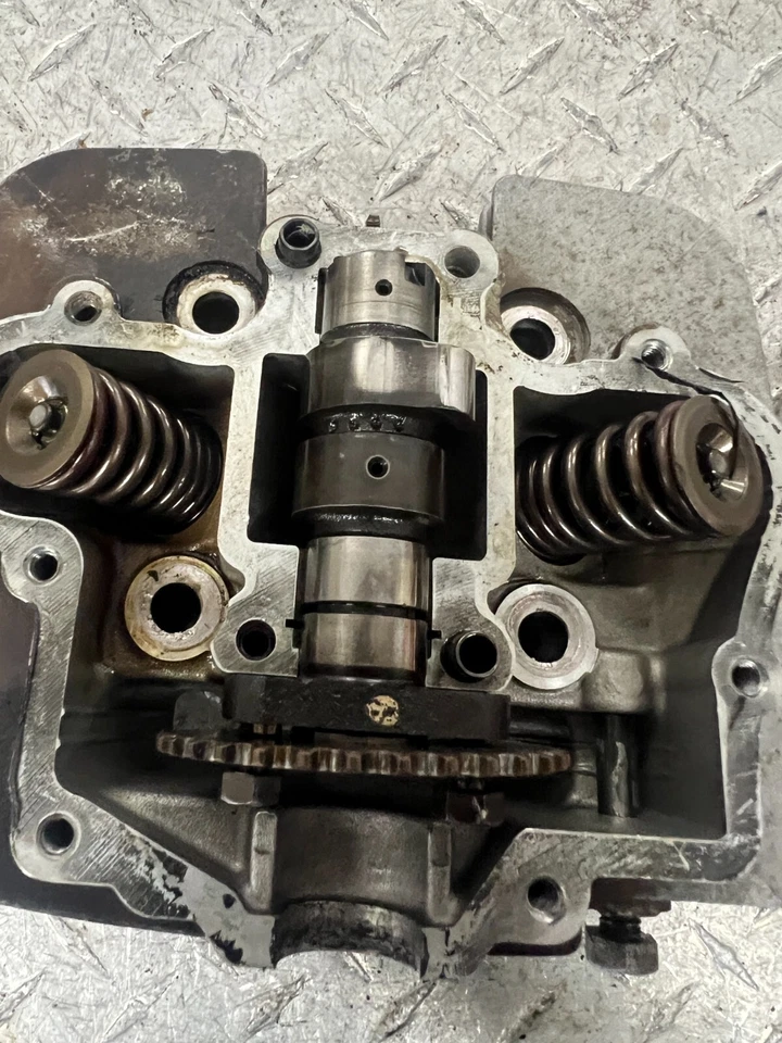 Cubierta basculante de leva de culata Suzuki Ozark 250 2006 Foto 3 de 4