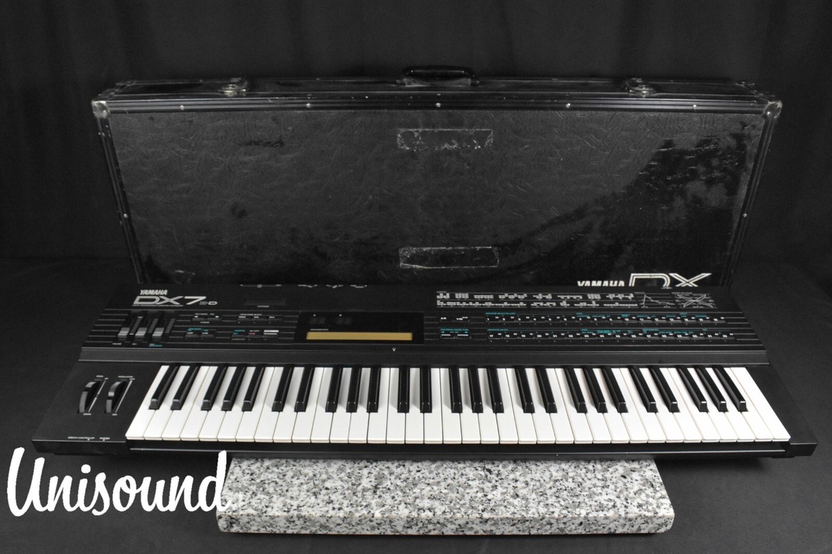 Yamaha DX7II-D シンセサイザー