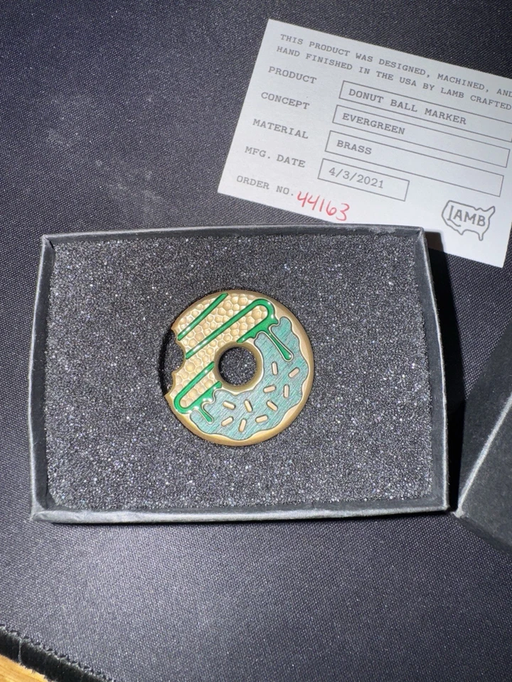 Marcador de bola de donut de hoja perenne Tyson Lamb Masters - AGOTADO Foto 3 de 3