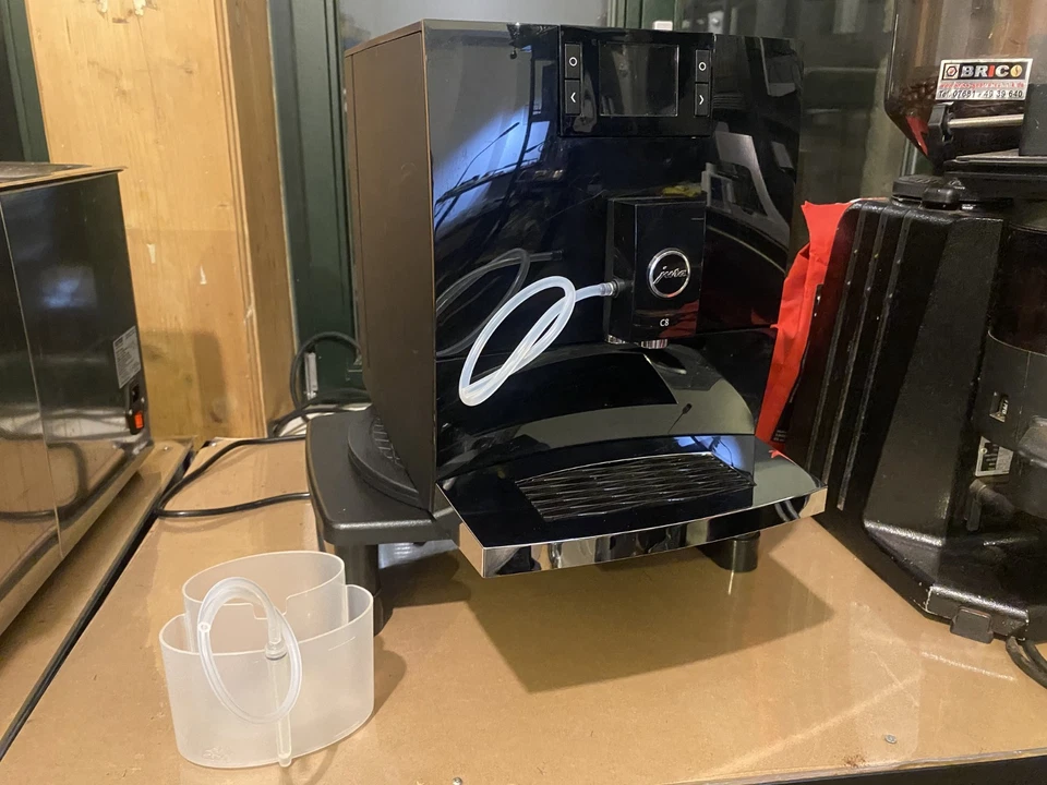 Jura C8 EA Kaffeevollautomat + 12 Monate VOLLE Gewährleistung JURA