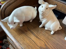 VINTAGE SET OF TWO LARGE CERAMIC PRETTY PIG STATUES/FIGURES WITH FREE SHIPPING