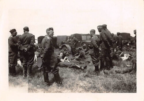 Rast deutsche Soldaten am Flugplatz Saint - Omer  Frankreich - Afbeelding 1 van 2