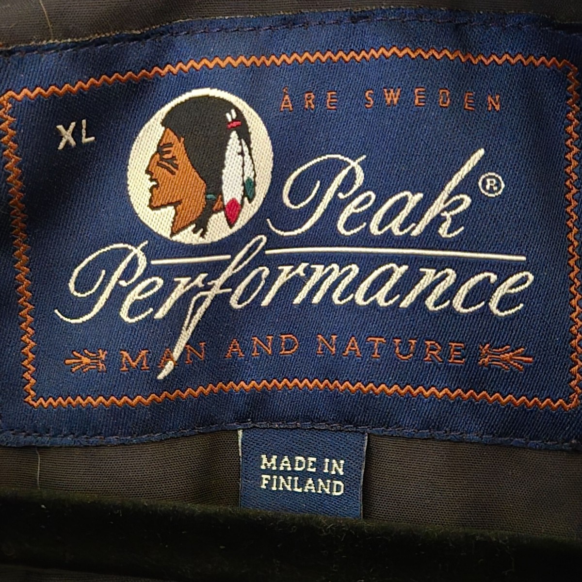 Peak Performance® DESIGNED IN SWEDEN A mountain brand shaped by decades of alpine exploration. Discover