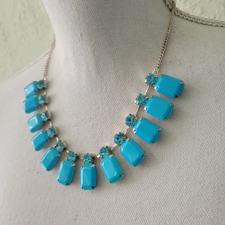 "Collar Joan Rivers tono plata imitación turquesa lucita estrás 16-19"""  Foto 4 de 4