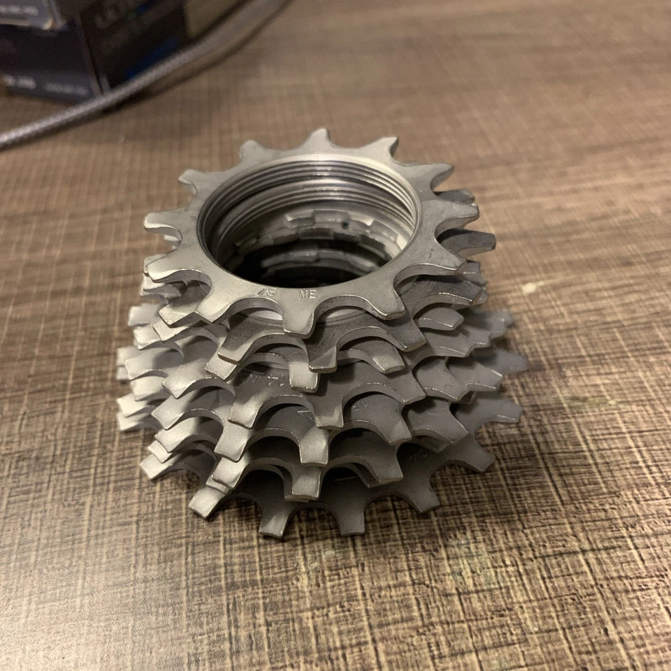 Piezas de bicicleta retro NUEVO EN CAJA NOS Shimano 600 Ultegra Cassette CS-6400 7 velocidades 12T-19T Foto 3 de 3