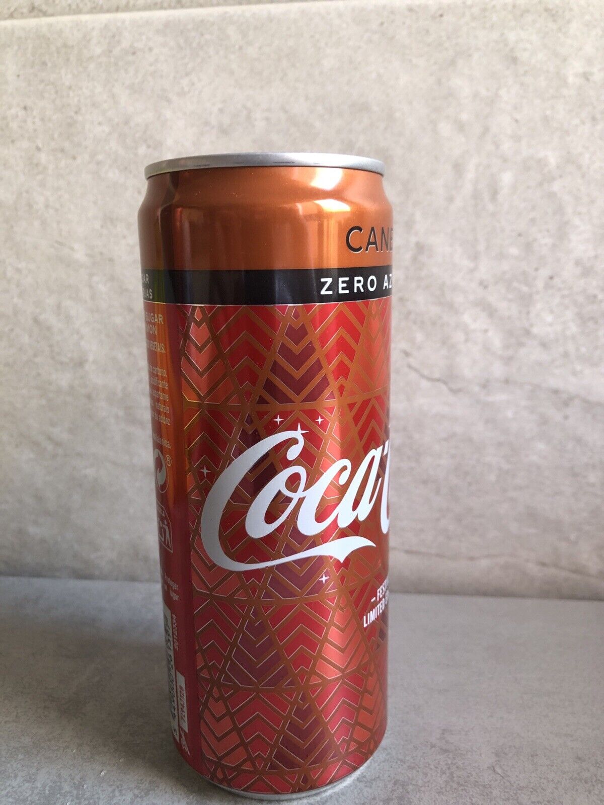 Lata de Coca Cola Canela sin abrir Festive Limited Edition 2019 Spain (1/2empty)
