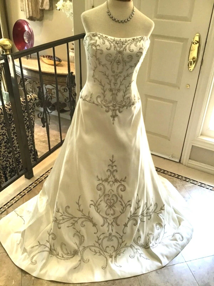 MON CHERI BRIDAL gown Wedding Dress Strapless Embroidered Ivory Satin 10 New - Image 2 of 4